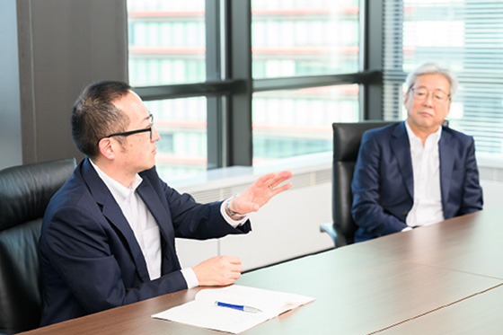 中村高章、Life Solutions Company、コネクテッドビジネスユニット、ビジネスユニット長と柴尾雅春、代表取締役社長 兼 CEO